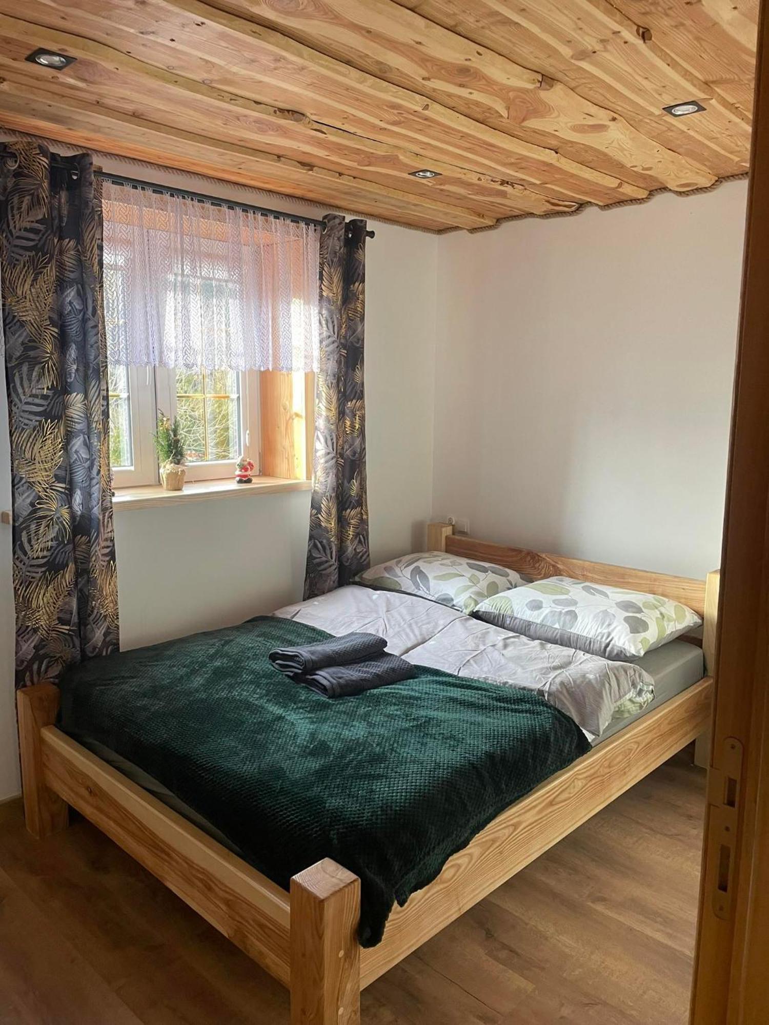 Jaskowa Chata Bieszczady Apartament Z Basenem Baligrod Exterior photo
